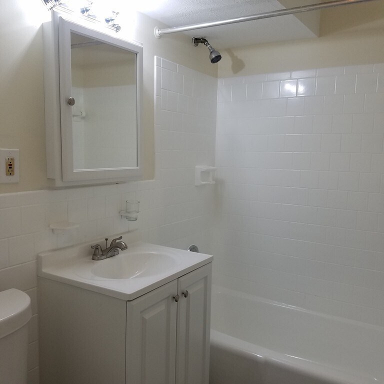 55 Elmwood Park Unit 5, Quincy, MA 02170 Apartments in Quincy, MA