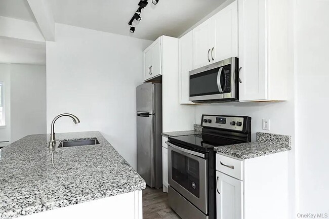 Building Photo - 144 Union St