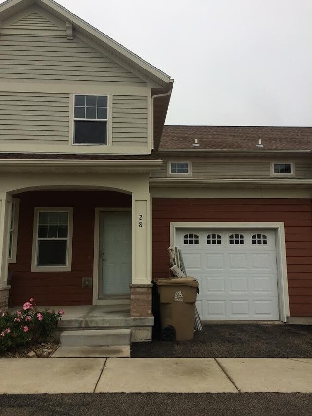 Primary Photo - Fantastic 3-Bedroom, 2 3/4 bathroom Townho...