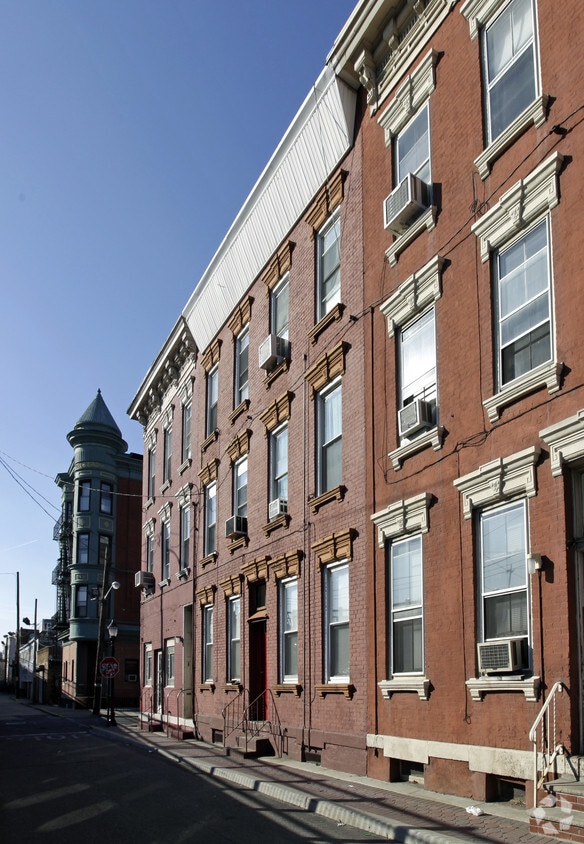 Building Photo - 1802 Willow Ave