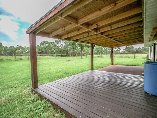 Building Photo - 703 Lake Betty Dr