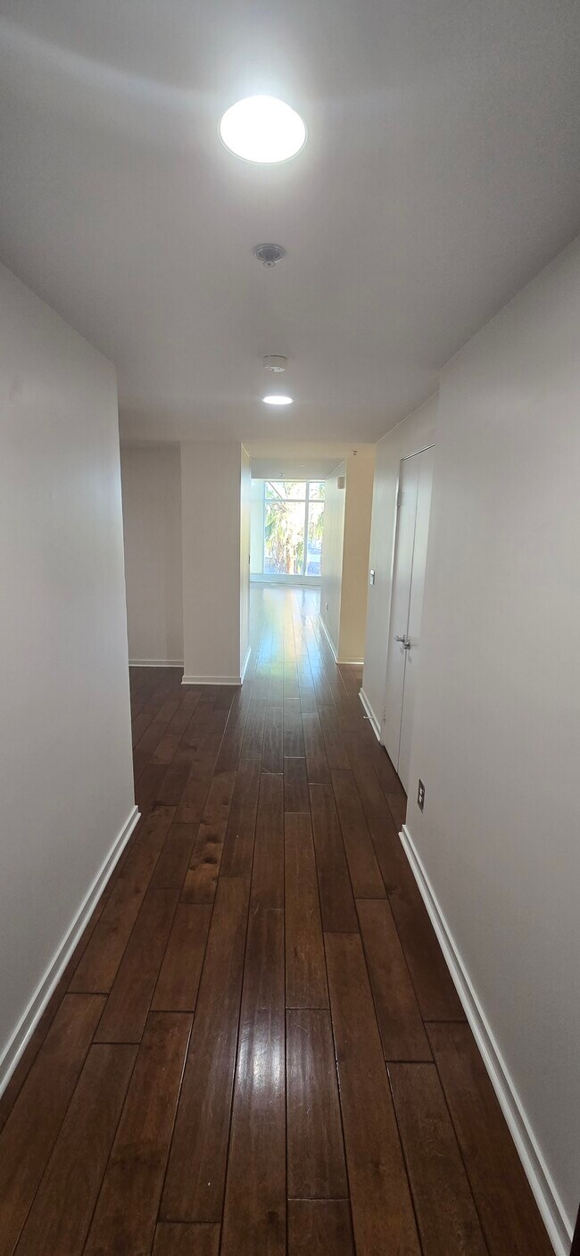 Foto del edificio - 411 W Seaside Way