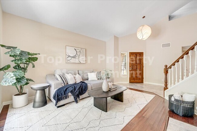 Building Photo - ***Beautiful 3 bed / 2.5 bath / 1,975 sqft House in the Vista/Shadowridge Neighborhood - Availabl...