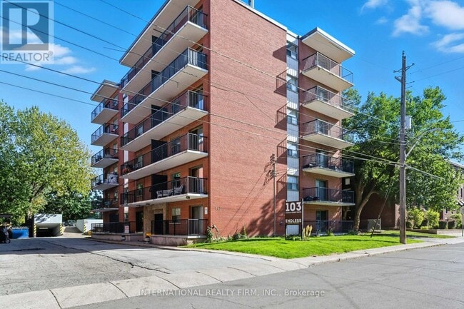Photo du bâtiment - 103 Emerald St S