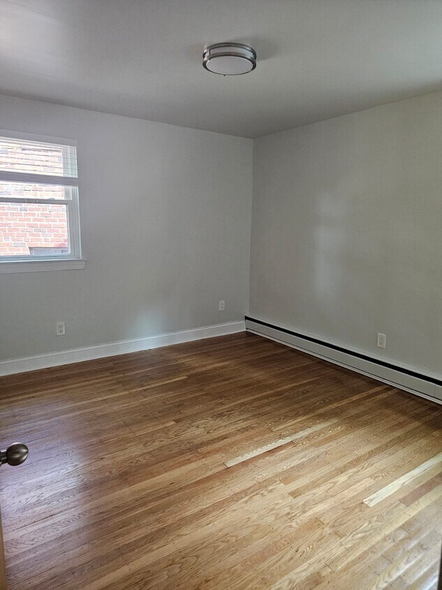 Building Photo - 31 St Albans Ave