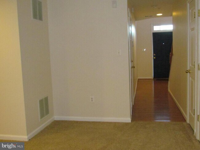 Foto del edificio - 46010 Saltmarsh Dr