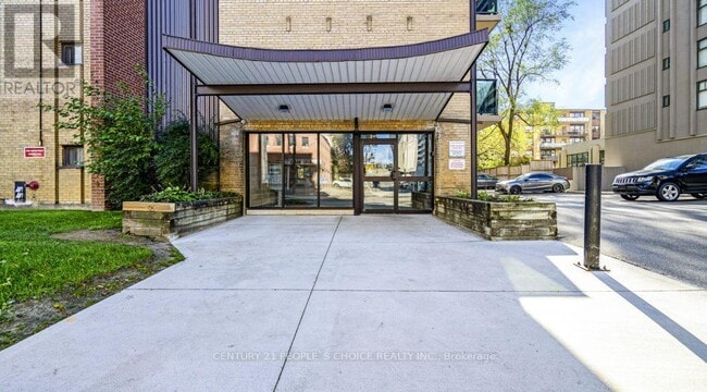 Photo du bâtiment - 839-839 Roselawn Ave