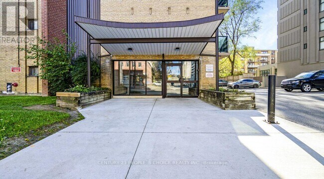 Photo du bâtiment - 839 Roselawn Ave