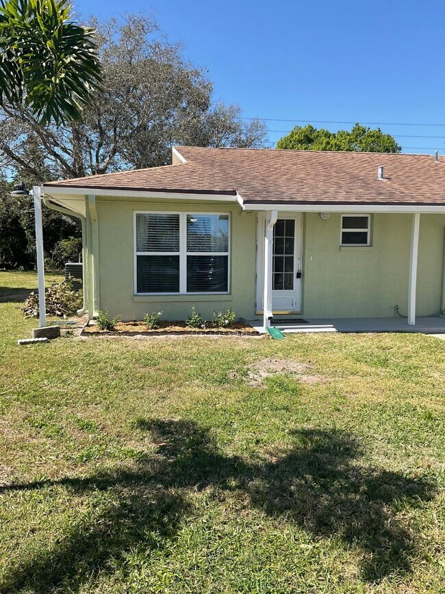 Building Photo - 3083 Sea Gate Cir