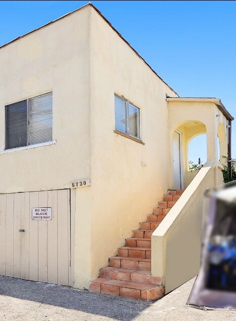 Building Photo - 5730 Aldama St