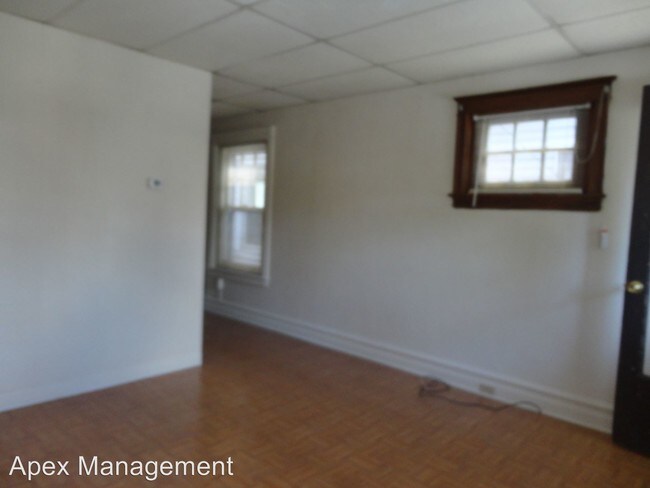 Foto del edificio - 1223-1223 Russell Ave