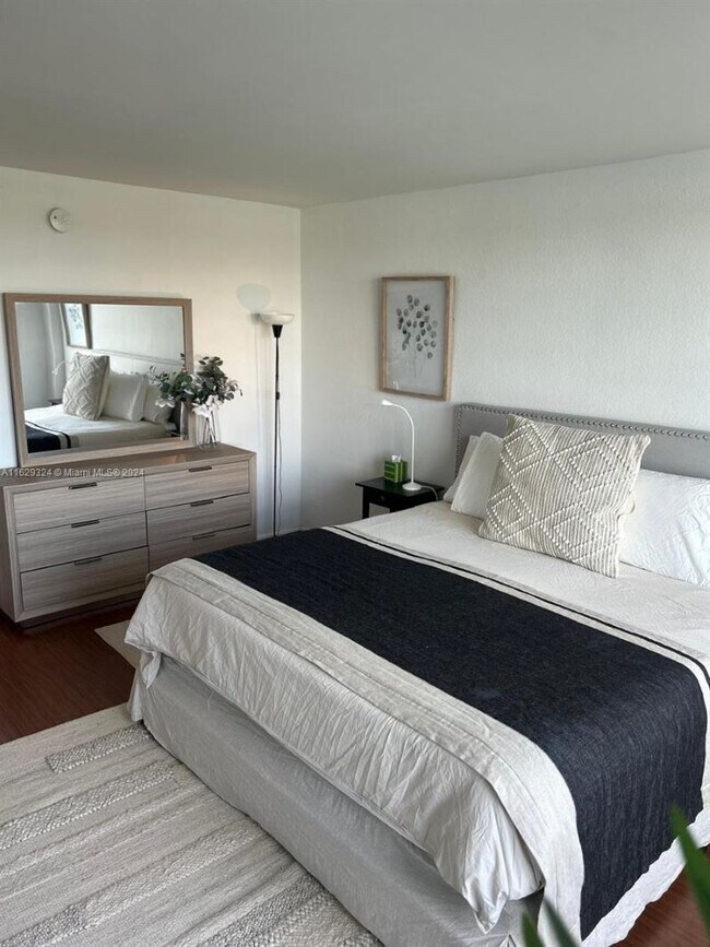 Foto del edificio - 5600 Collins Ave