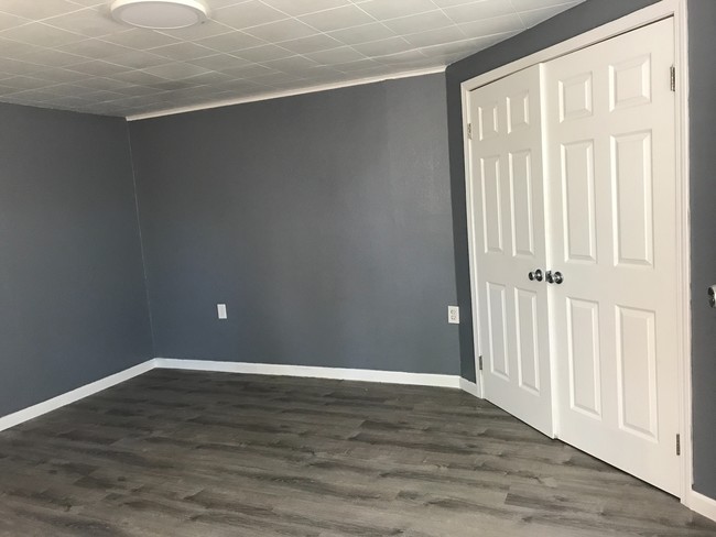 Building Photo - Studio in Victorian Home near downtown