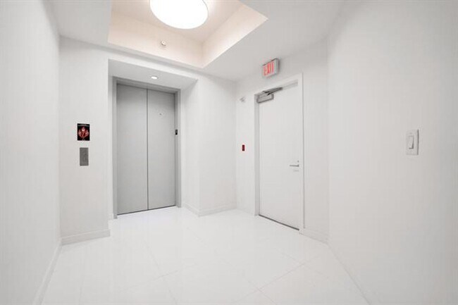 Foto del edificio - 851 NE 1st Ave