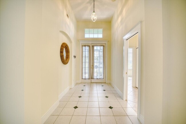 Foto del edificio - 2 Bedroom Plus Den/Office Home - Relaxing Pond View and Pet Friendly