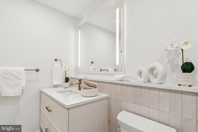 Building Photo - 30 W Allens Ln