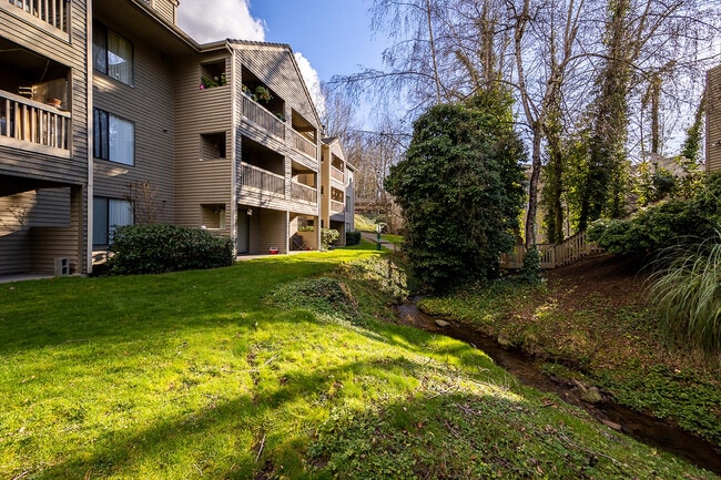 Building Photo - Creekwood