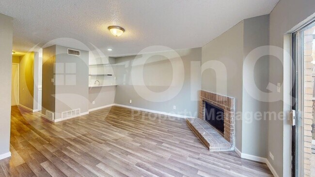 Foto del edificio - 8108 Foxfire Ln