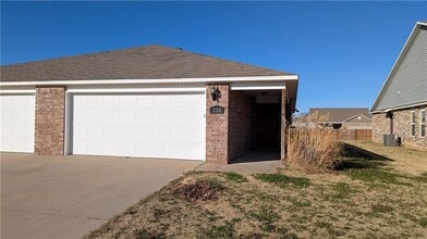 Building Photo - 223 E Anabranch Ct