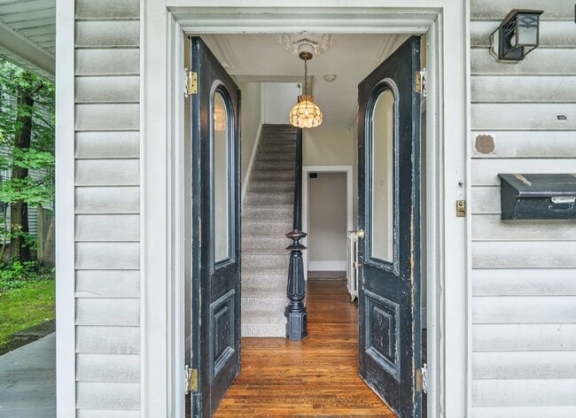 Building Photo - 102 2nd St