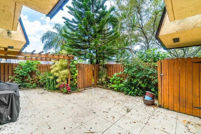 Foto del edificio - 3606 Silver Lace Ln