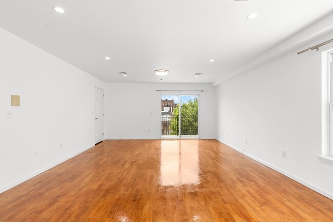 Building Photo - 718 23rd St