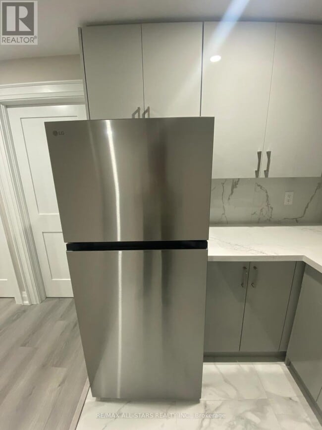 Building Photo - 519A Warden Ave.