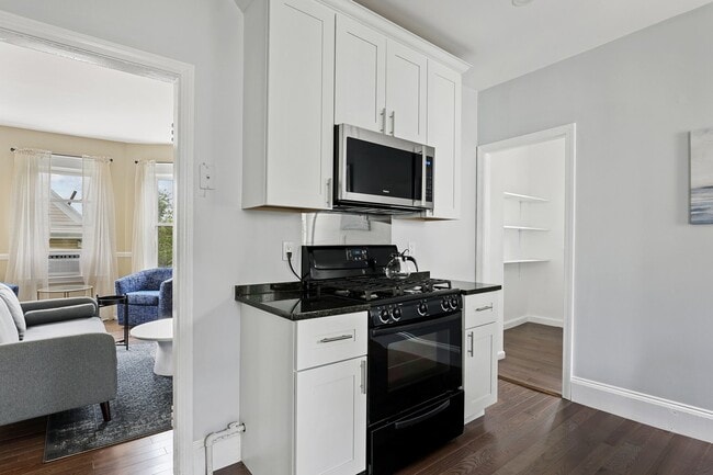 Building Photo - Queen room in 4-bed/1.0-bath Home