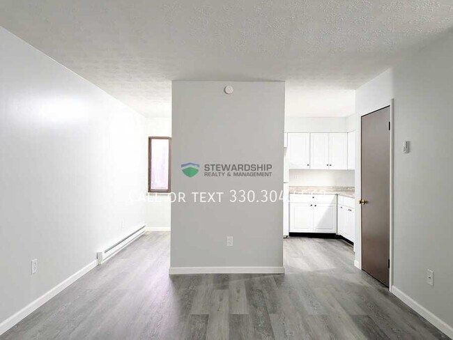 Foto del edificio - 310 Engadine Ct