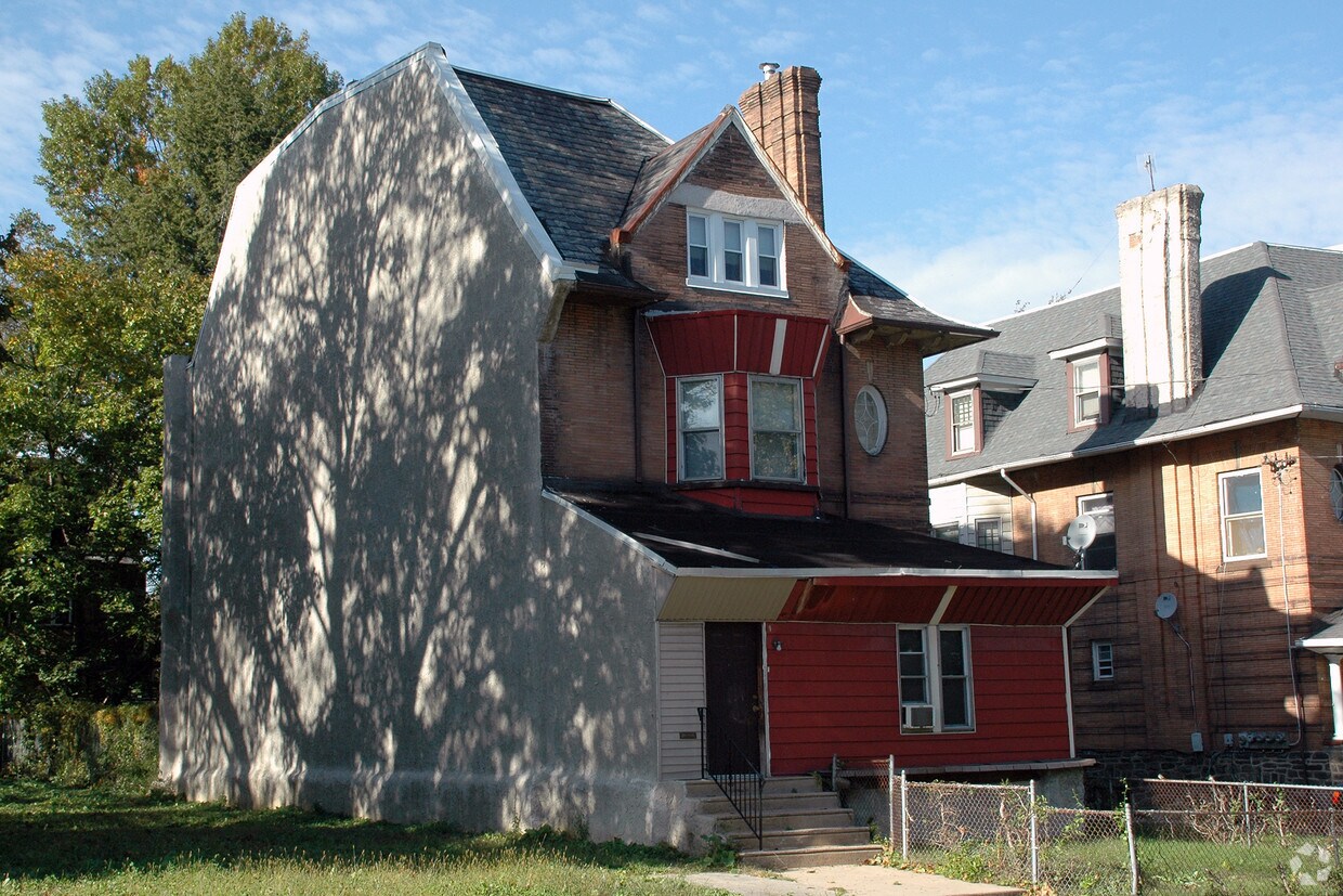 Primary Photo - 5713 Thomas Ave
