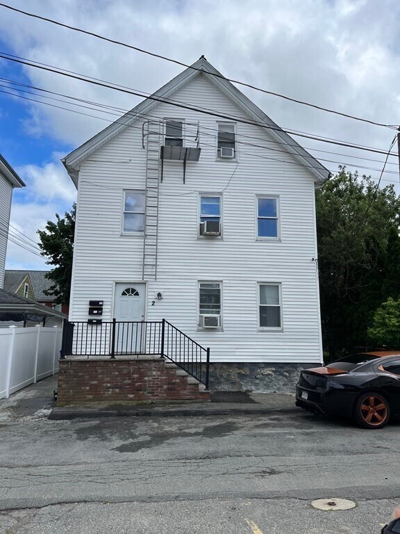 2 Church Ave Unit 1, Taunton, MA 02780 Room for Rent in Taunton, MA