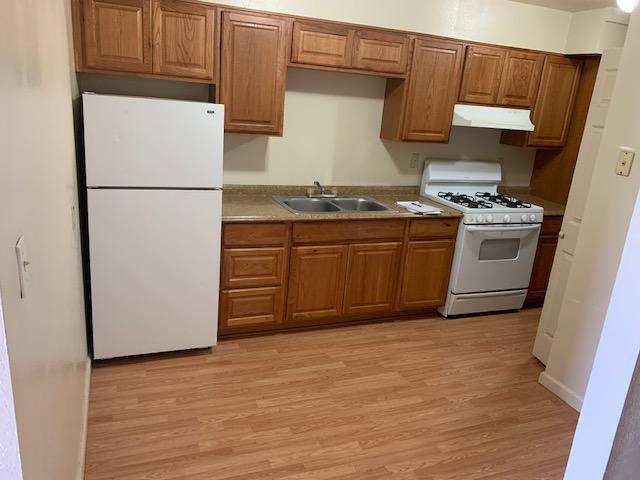 Foto principal - 233 W Tulare Ave
