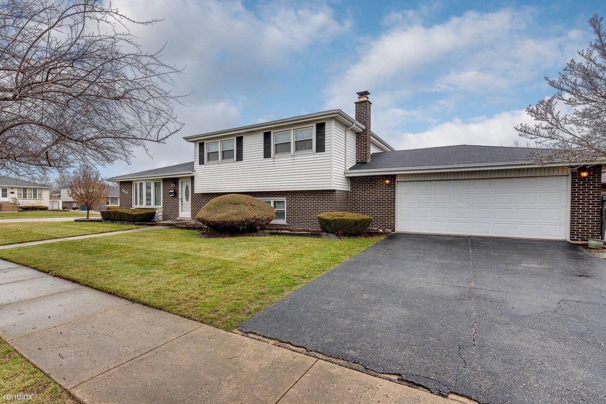 3 br, 2 bath House 5115 W 121st St House Rental in Alsip, IL