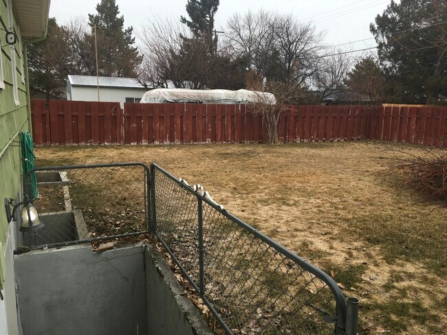 Shared Back Yard - 420 Fillmore St
