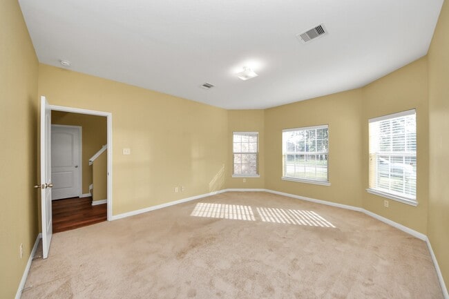 Building Photo - 6915 Primrose Rd