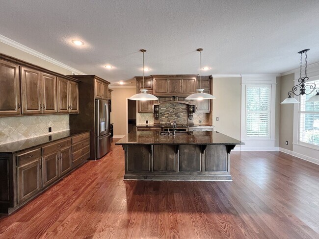 Foto del edificio - SEE IT NOW: Luxury 5-Bed Home in Wilshire ...