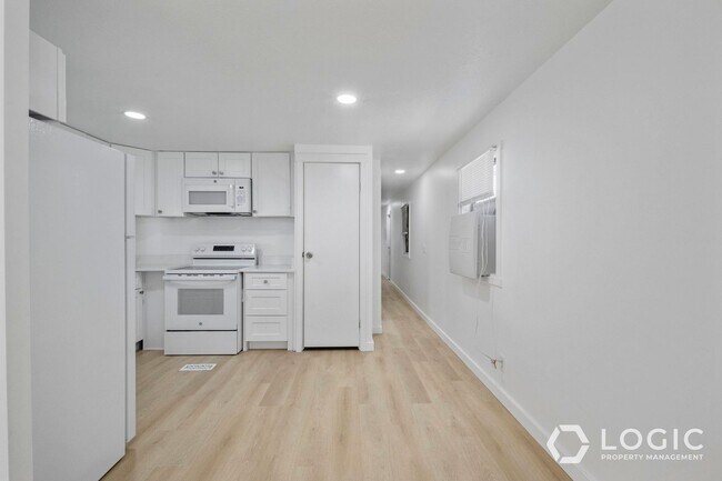 Foto del edificio - Fully Renovated Home In Great West Jordan ...