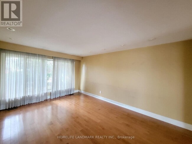 Building Photo - 107 Bolland Crescent