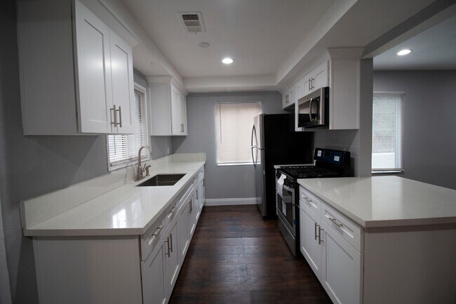 Building Photo - 11239 Emelita St