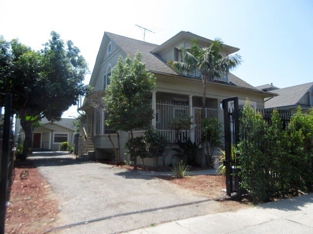 Building Photo - 1430 W 25th St