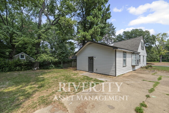 Building Photo - 3843 Blue Jay Rd
