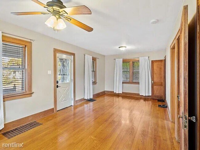 Building Photo - 2 br, 1 bath House - 2017 Linn Boulevard S...