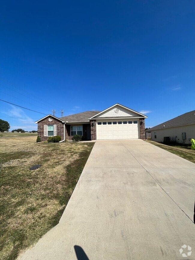 Building Photo - 4000 Willow Pointe Dr