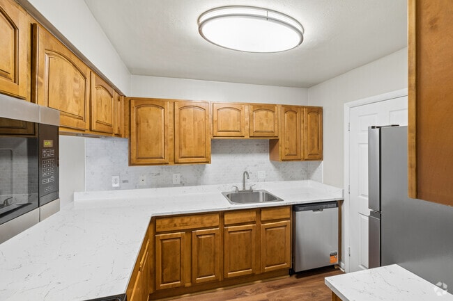 2BR, 2BA - 990SF - Kitchen - Barrington Apartments