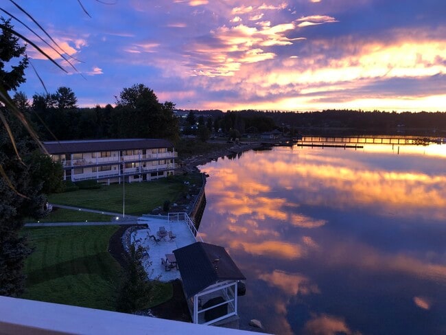 Building Photo - Silverdale Shores