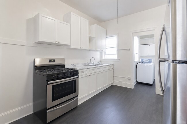 Foto del edificio - 4754 N Lincoln Ave