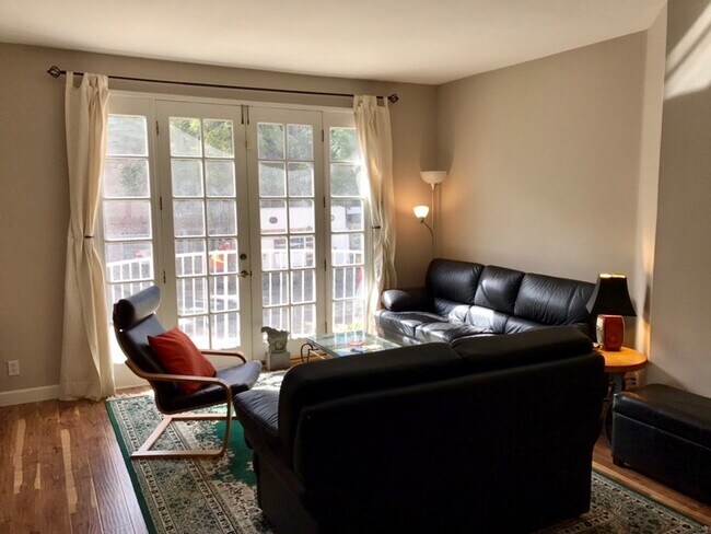 Foto del edificio - 2204 S Bentley Ave