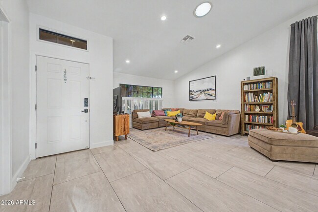Foto del edificio - 3040 S Rosemary Dr