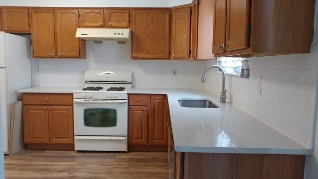 Kitchen - 227 Matlook Pl