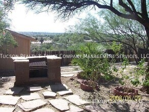 Building Photo - 3884 S Wayside Ln